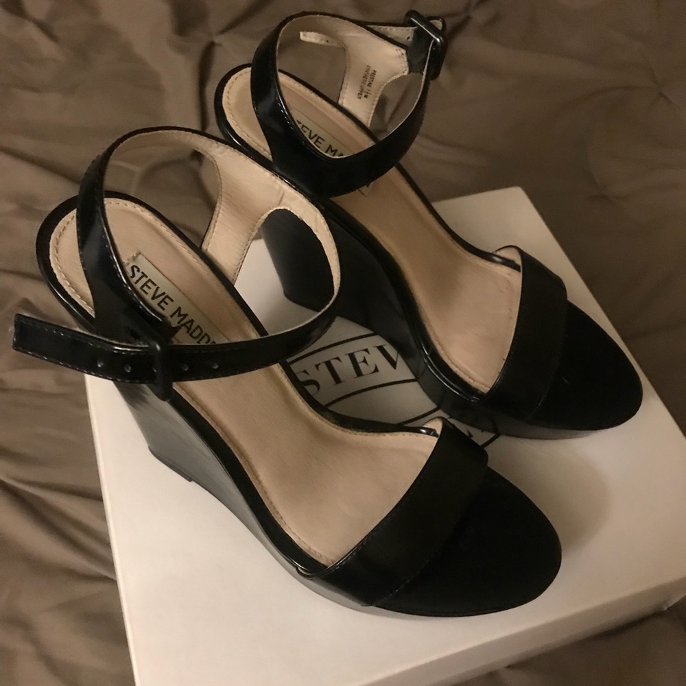 Black wedge heels